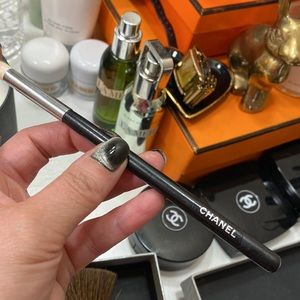 Chanel 19 brush discontinued fude Tom Ford